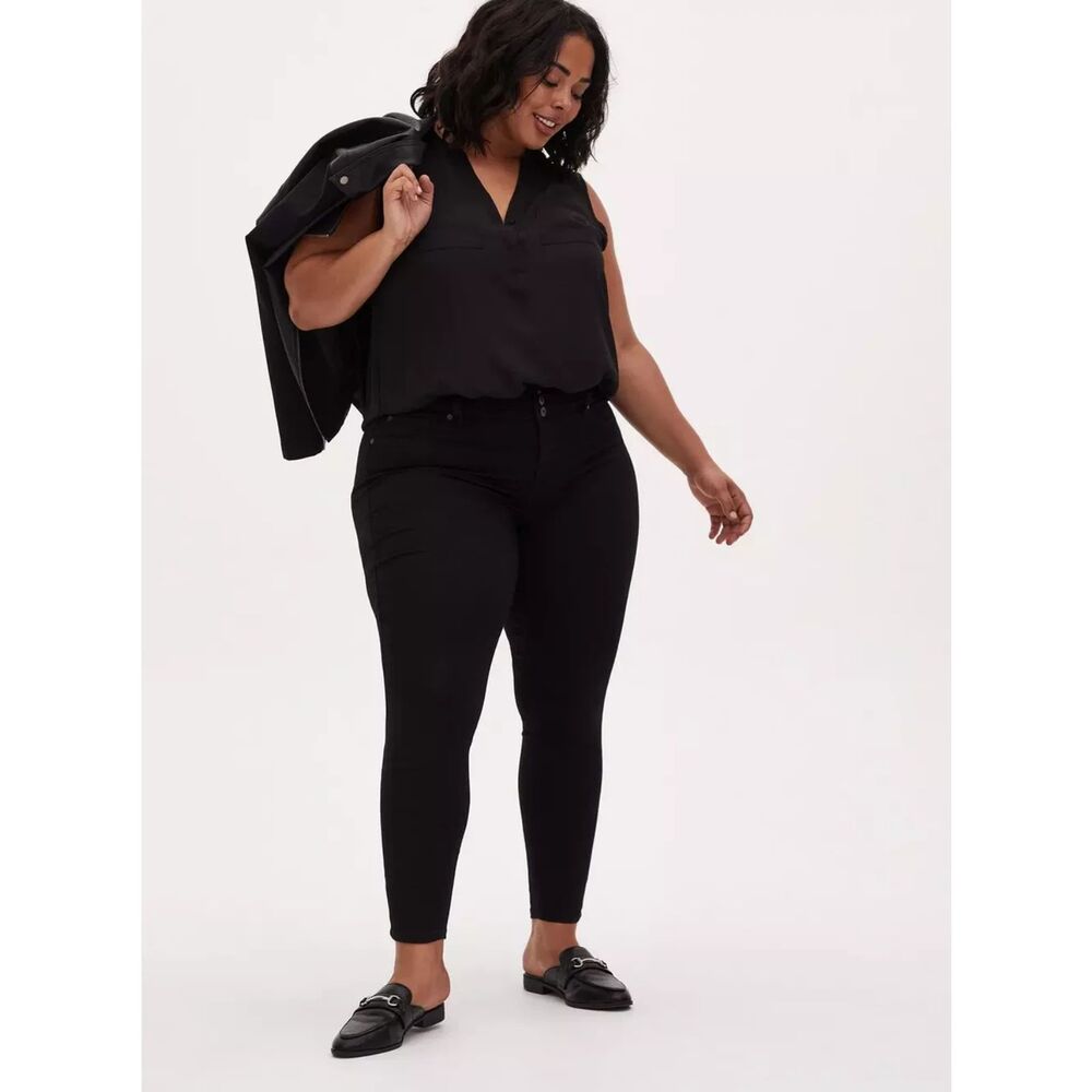 NWT Torrid Jegging Super Soft Stretch High-Rise Jean Size 24R Black